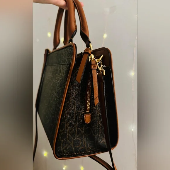 Calvin Klein - Picture 2 of 5